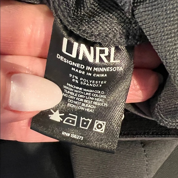 UNRL Men's Performance Pants in Grey - Picture 7 of 7